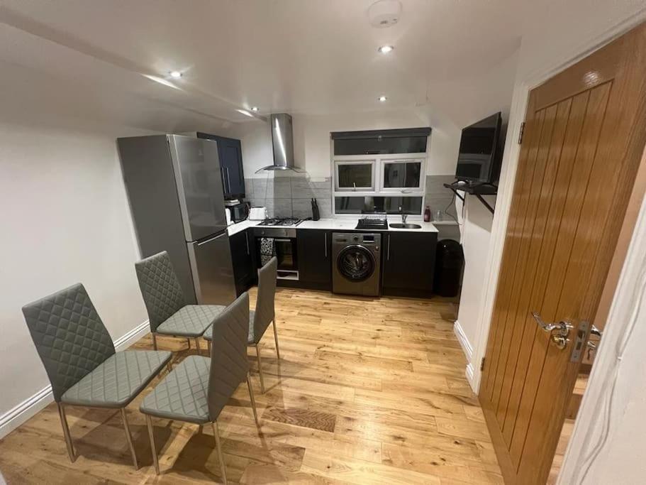 2 Bedroom Apartment In Hampdenrd 伦敦 外观 照片